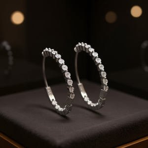 Orecchini a Cerchio Shira con Diamanti, Oro Bianco, Taglio Brillante Rotondo, Colore G, Diamanti Naturali, Stile Classico, per Uso Quotidiano Femminile - Product Image 2