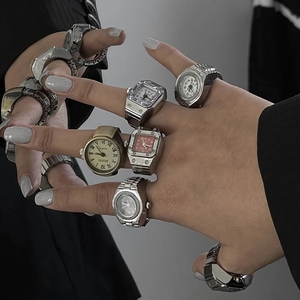 นาฬิกาข้อมือแบบวงแหวนสไตล์วินเทจพังก์ สายยางยืดขนาดเล็ก สำหรับคู่รัก เครื่องประดับนาฬิกาควอตซ์ย้อนยุคสำหรับผู้หญิง - Product Image 4