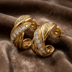 Boucles d'oreilles créoles torsadées en laiton plaqué or avec zircon, OEM/ODM, vente en gros personnalisée, bijoux élégants pour femmes - Product Image 2
