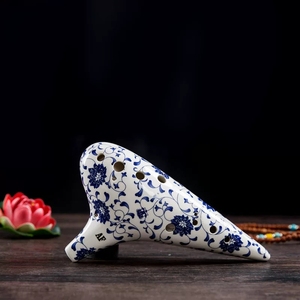 โอคาริน่าเซรามิก AF 12 รู สีฟ้าขาวลายดอกบัว แบบจีน สำหรับฝึกซ้อม - Product Image 1