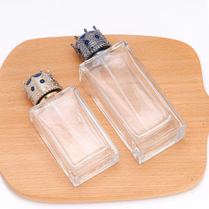 Flacone di Profumo Vuoto in Vetro Trasparente di Lusso Quadrato con Atomizzatore 30ml 50ml 100ml, Tappi a Corona e Stampa Serigrafica Personalizzata a Colori - Product Image 4