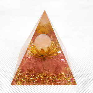 Pyramide en époxy cristal motif pastèque rose, décoration Feng Shui pour bureau, ornement de salon, emballage individuel - Product Image 2