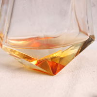 Bouteilles en verre personnalisées sculptées angulairement, vides et transparentes, pour spiritueux, pour un emballage commercial de spiritueux artisanal et distinctif