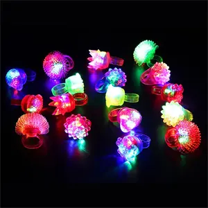 Cheap Cartoon LED Luminous Finger Rings Mix Crianças Piscando Light Up Ring Toy para Neon Party Gifts