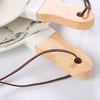 Assiette à dîner en céramique marbrée sur mesure avec poignée en bois, finition mate, motif personnalisé, pour steak et pâtes, idéale pour hôtels et restaurants