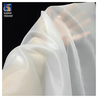 YX446 kualitas tinggi kepadatan tinggi menebal 70 Gsm poliester putih kain Organza untuk Model gaun Catwalk