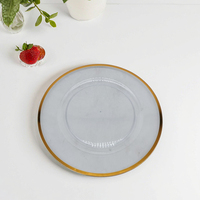 Assiette de présentation ronde décorative de 13 pouces en plastique PS transparent avec contour doré pour mariage et événements