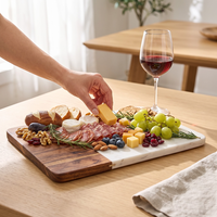 Offre Spéciale : Planche à fromage en bois d'acacia et marbre (8 pièces) avec ensemble de couteaux et plateau de service en céramique marbrée pour charcuterie
