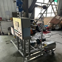 Mélangeur homogénéisateur en acier inoxydable avec pompe et moteur, capacité 50L, conception verticale pour produits cosmétiques, alimentaires et chimiques