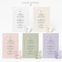 Cartes de menu de mariage personnalisées en papier fantaisie gaufré floral avec fenêtre découpée, marque-places papillon, impression numérique et estampage à chaud