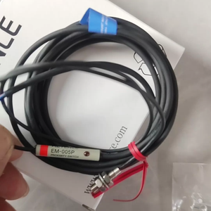 KEYENCE EM-005P Built in Amplifier, <b>Small</b> Proximity Sensor EM Series, Body Cover Type M5 PNP EM 005P - Product Image 4