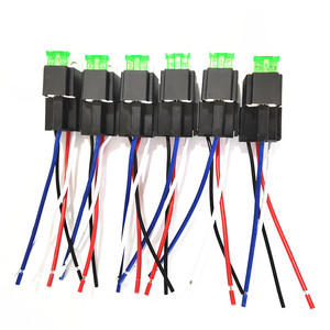Conector de Relé Automotriz de 5 Pines, 30A, 12V, Plástico Negro, Montaje Estándar - Product Image 2