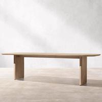 Ensemble de salle à manger d'extérieur moderne et luxueux, résistant aux intempéries, en rotin, panneaux en bois massif, meubles en teck, tables et chaises de jardin