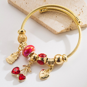<span class=keywords><strong>Bracelet</strong></span> <span class=keywords><strong>de</strong></span> <span class=keywords><strong>charme</strong></span> tendance plaqué or 18 carats en acier inoxydable étanche <span class=keywords><strong>Bracelet</strong></span> à breloques cerise pour femmes - Product Image 4