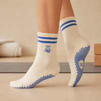 Chaussettes de yoga et de danse personnalisées en caoutchouc antidérapantes pour femmes, chaussettes de Pilates mi-mollet avec logo