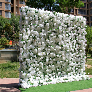 Mur floral artificiel vert et blanc frais avec roses rondes et feuillage luxuriant pour la décoration murale de style jardin - Product Image 1