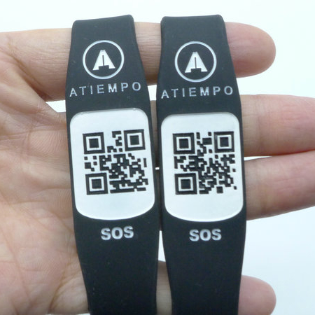 Gelang silikon kode batang ID kustom gelang kode QR untuk hadiah iklan