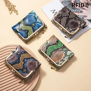 Cartera Corta de Piel de Vaca Andong con Estampado de Serpiente para Mujer, con Bloqueo RFID, Múltiples Ranuras para Tarjetas, Bolso de Mano, Bolso Pequeño - Product Image 6