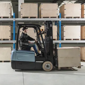 Kraliyet 3 tekerlekler 1.6 Ton küçük görev depo malzeme CE ISO ile kaldırma elektrikli forklift teslim