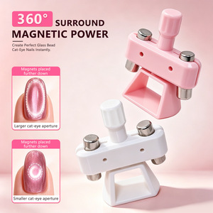 Aimant à ongles œil de chat rotatif automatique, outil magnétique puissant pour nail art UV, pour la conception de manucure au vernis gel - Product Image 1