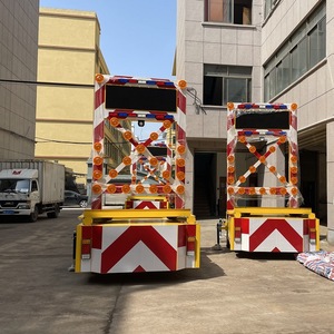 Barrière de sécurité routière en acier prismatique haute intensité avec feux d'avertissement pour la construction de routes - Product Image 1