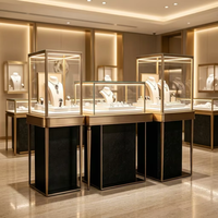 Vitrine de présentation de bijoux de luxe en bois naturel et cadre doré avec éclairage LED, vitrine autoportante en verre, dimensions personnalisables, finition sur mesure