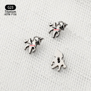 Clous d'oreilles en titane licorne G23 ASTM F136, bijoux de piercing en forme d'animal, cadeau - Product Image 3