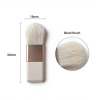 Pinceau à blush mini en gros, portable, pour les joues, poils en fibre blanche, tube plat doré mat, outil de maquillage