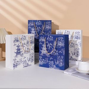 Tùy chỉnh thiết kế chất lượng cao sang trọng Túi giấy có thể tái chế mua sắm quần áo túi quà tặng với logo riêng của bạn - Product Image 4