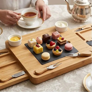 <span class=keywords><strong>Plateau</strong></span> de service <span class=keywords><strong>en</strong></span> bambou personnalisable grand format avec double tiroir coulissant et <span class=keywords><strong>ardoise</strong></span> amovible, idéal pour les fromages - Product Image 3