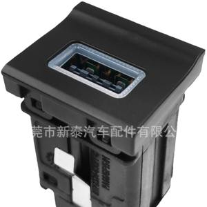 Cargador de Coche con Clip USB Tipo-C QC3.0 de Carga Rápida de 18W 12-24V para Modelos Sagitar y Polo de Volkswagen - Product Image 5