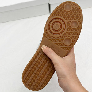 Zapatillas de entrenamiento con cordones de piel de oveja transpirables de corte bajo para hombre y mujer, modelo 2026, estilo casual y versátil, que aumentan la altura. - Product Image 4