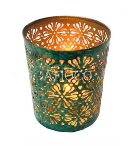 Portavelas de larga duración votivo de luz de té de hierro verde con acabado rústico para decoración y ambiente del hogar de estilo de granja moderno - Product Image 3