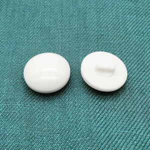 32L 20Mm Vòng Nhựa Hàng Đầu Nút Trong <span class=keywords><strong>Dyeable</strong></span> Màu Trắng, Nấm Hình Dạng Nút Nhựa, Nút Nhựa Với Shank - Product Image 4