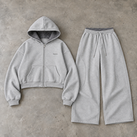 Ensemble streetwear rétro personnalisé pour homme avec sweat à capuche à doublure à carreaux et pantalon de survêtement large.