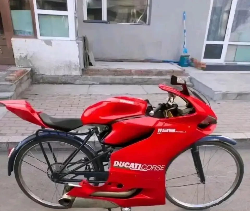 Cyclomoteur 90cc pas cher et durable vélo motorisé 28 pouces vélo à essence à carburant assisté tout neuf et original