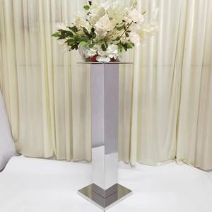 طقم حامل زهور زجاجي أنيق طويل ذهبي اللون من الفولاذ المقاوم للصدأ لتزيين حفلات الزفاف وطاولات الكيك - Product Image 3