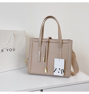 Bolsos de mano informales para mujer, nuevos bolsos de moda para mujer con decoración de cadenas, cierre abierto, superventas, bolsos de hombro para mujer - Product Image 3