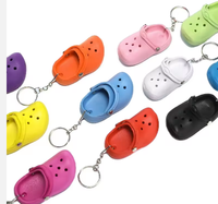 Porte-clés en caoutchouc PVC souple personnalisés en gros, mini accessoires de décoration pour chaussures Croc, chaînes porte-clés pour femmes