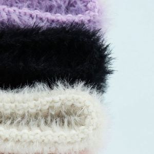 Bonnet tricoté pour femme avec oreilles de chat mignonnes pour l'automne/hiver, chaud, extensible, en acrylique, idéal pour les voyages et les activités de plein air - Product Image 5