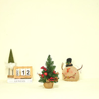 Mini-sapins de Noël artificiels en PVC Merry Tree pour table (vert et rouge) avec cônes de pin et baies, tailles 30-60 cm, personnalisables pour Noël