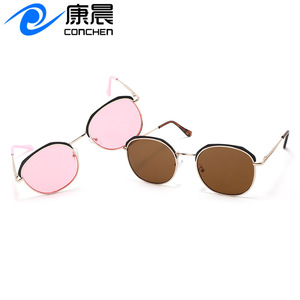 Gafas de Sol Redondas de Metal para Mujer Conchen, Protección UV400, Gafas de Sol de Viaje Modernas, Montura Negra, Lentes de PC - Product Image 2