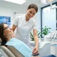 Bavette dentaire jetable Hibosk colorée 3 plis, imperméable et absorbante, pour soins bucco-dentaires et hygiène personnelle