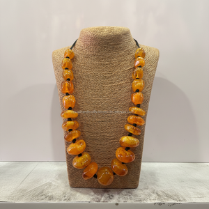 Collier classique tibétain bouddhiste en résine avec grand pendentif et perles de corail pour femme, bijoux de mode quotidiens en gros - Product Image 1