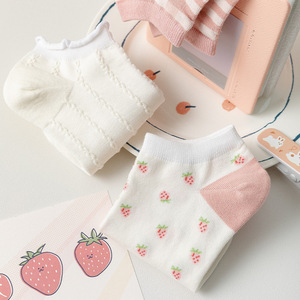 Chaussettes fantaisie pour femmes avec de jolies fleurs pour le printemps, l'été et l'automne - Product Image 6