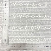 Shaoxing Fabricant 100% Coton 130gsm Confortable Respirant Rayure Motif Géométrique Tissu De Broderie Pour T-shirt D'été