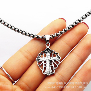 Collier pendentif croix en acier inoxydable Yunnique avec options de diamants blancs/rouges/noirs, design ajouré, bijoux de mode unisexe - Product Image 3