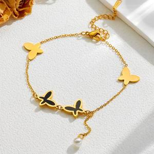 Nouveau design tendance, bracelet à maillons en acier inoxydable plaqué or pour femme, avec trèfle ajouré et perles fines – Classique - Product Image 1