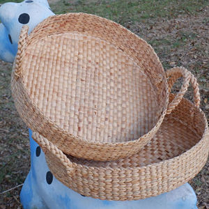 Bandeja Redonda Artesanal de Jacinto de Agua de 32.5cm, Plato de Servir Tejido Sostenible, Decoración de Mesa Estilo Boho para el Hogar y Cafeterías - Product Image 1