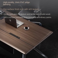 Bureau de direction minimaliste haut de gamme italien avec pieds en métal - un bureau élégant pour le patron, adapté au bureau du président